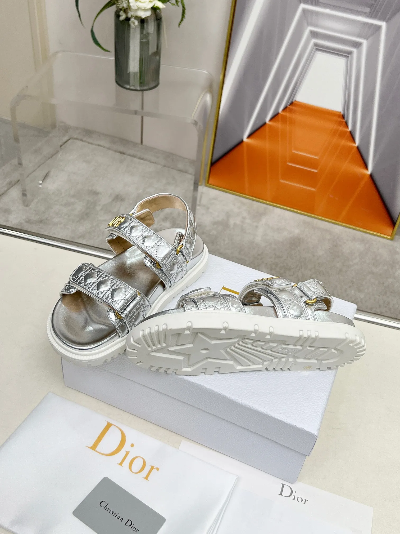 👟👟Ex-factory price 500👟👟Dior👏👏new classic style. 🔥Purchasing-level qualityThe most popular thick-soled sandals in foreign counters. Upper➕Inside: original customized material, original mold opening of sole 1.1 (lightweight, code number 35-40 (41/42 can be customized)